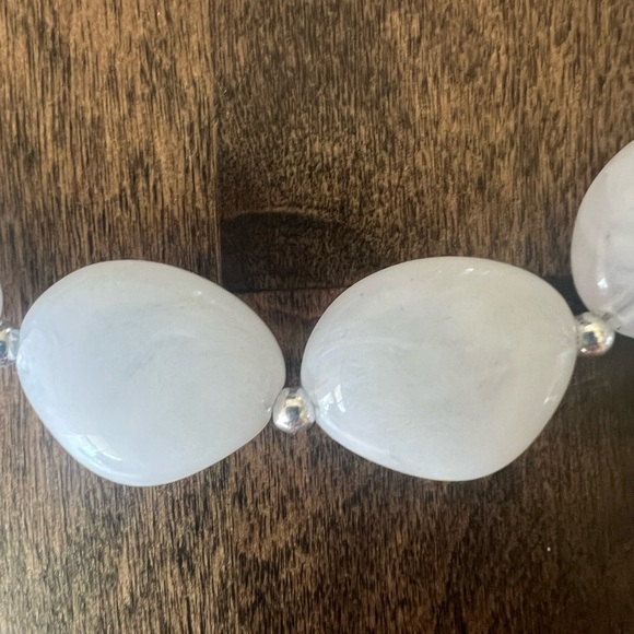 NWOT-20in White Stone with Silver Beads Necklace - Picture 2 of 3